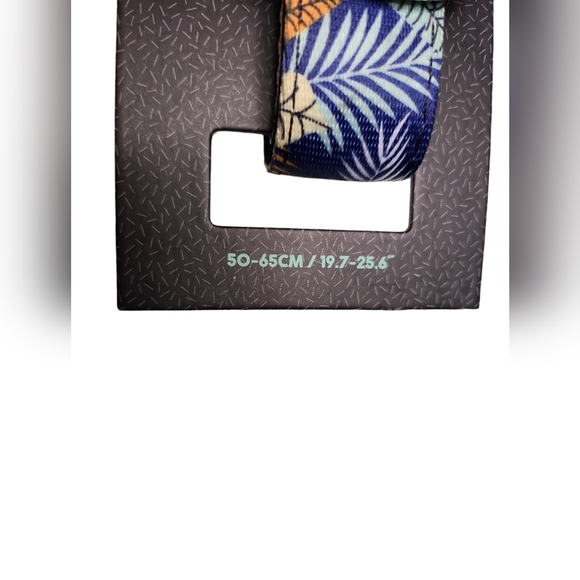 Fuzzyard Blue Leaf Tropical Safety Lock Adjustable Size Large Dog Collar - Picture 4 of 5